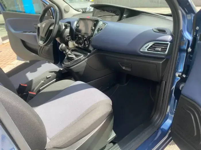Lancia Ypsilon 1.0 Firefly Hybrid Gold - immagine 4